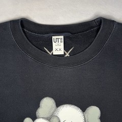 UNIQLO x KAWS COMPANION Family Sweatshirt Black Size M Mens Graphic Pullover UT⁠