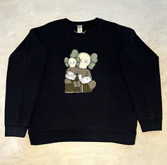 UNIQLO x KAWS COMPANION Family Sweatshirt Black Size M Mens Graphic Pullover UT⁠