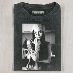 SEXY WOMAN GIVING THE MIDDLE FINGER T-SHIRT