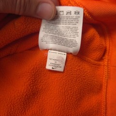 Nike Therma Fit Men’s Orange Pullover Hoodie Sweatshirt Size M Athletic Pockets