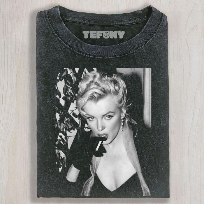 MARILYN MONROE SMOKING UNISEX TEE