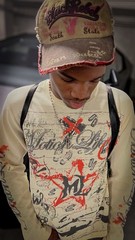 Men’s S Beige Waffle Knit Graphic Print Crewneck Pullover Sweatshirt