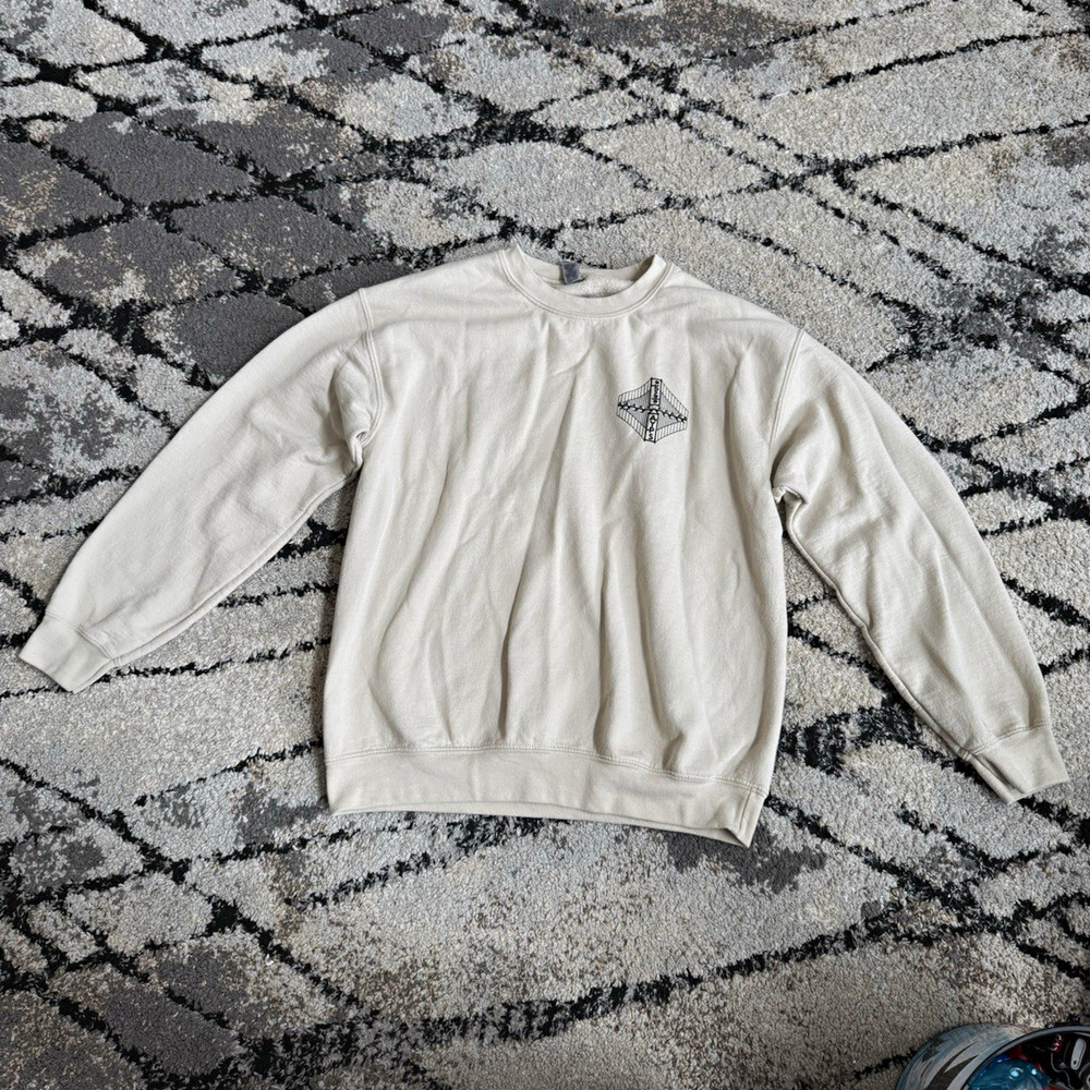 Gildan Heavy Blend Men’s M Beige Crewneck Graphic Fleece Sweatshirt