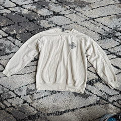 Gildan Heavy Blend Men’s M Beige Crewneck Graphic Fleece Sweatshirt