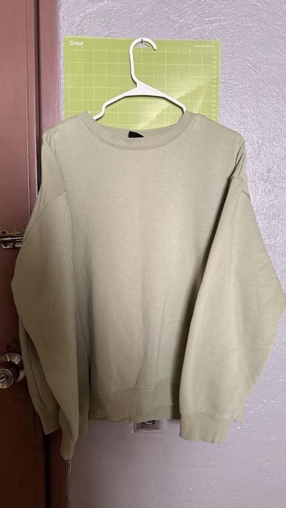 H&M Men’s Green Relaxed Fit Crew Neck Pullover Sweatshirt Size L