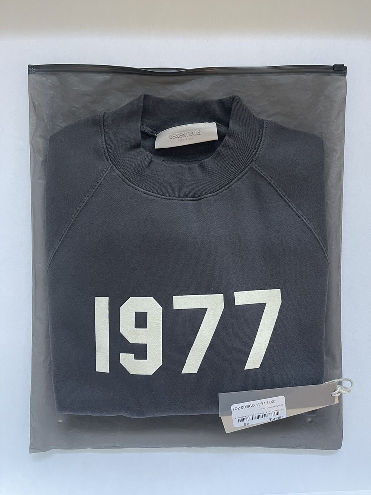 Fear of God Essentials 1977 Crewneck Iron Grey Black SS22 – Size X-Small (XS)