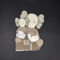 UNIQLO x KAWS COMPANION Family Sweatshirt Black Size M Mens Graphic Pullover UT⁠