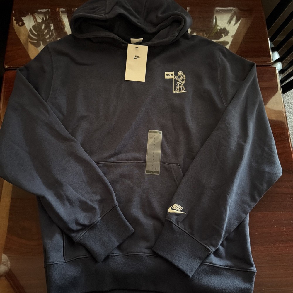 Men’s NIKE NSW CLUB ASTRONAUT GRAPHIC PULLOVER HOODIE Navy Size L MSRP $75 New