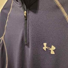 Under Armour All Season Gear Loose Fit 1/4 Zip Pullover in Navy and Grey Medium