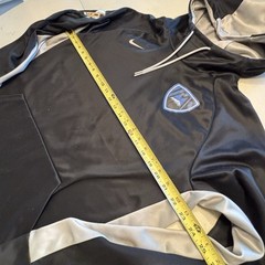Nike hoodie Black and gray 100% polyester. Size L.. Front pocket. 👍 Condition!
