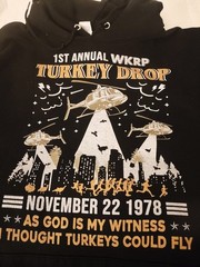 WKRP Cincinnati Turkey Drop 1978 Hoodie 4XL Hanes Classic TV Thanksgiving Hanes
