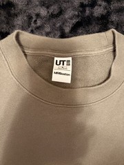 Uniqlo UT Men’s M Beige Fleece Crew Neck Pullover Sweatshirt Art Graphic